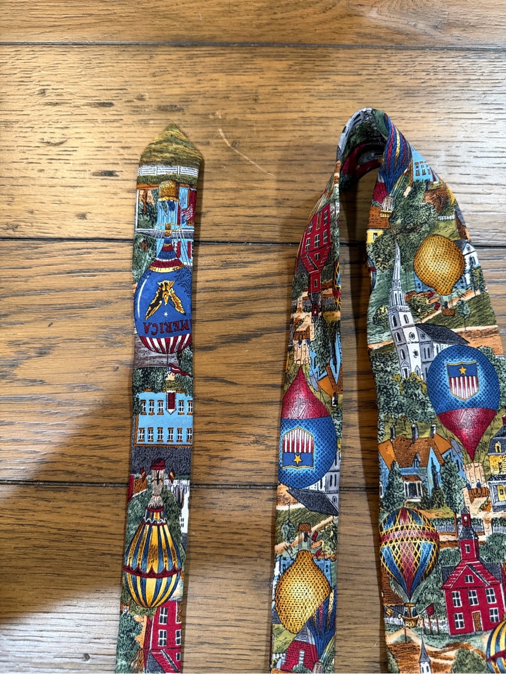 Van Heusen America Scenic Hot Air Balloon Silk Tie in Red, Blue, Yellow, Green - Picture 5 of 11